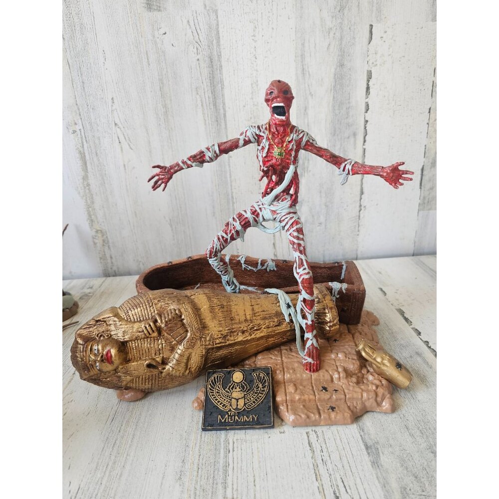 Playing‎ mantis mummy Egyptian sculpture statue figurine vintage 1999